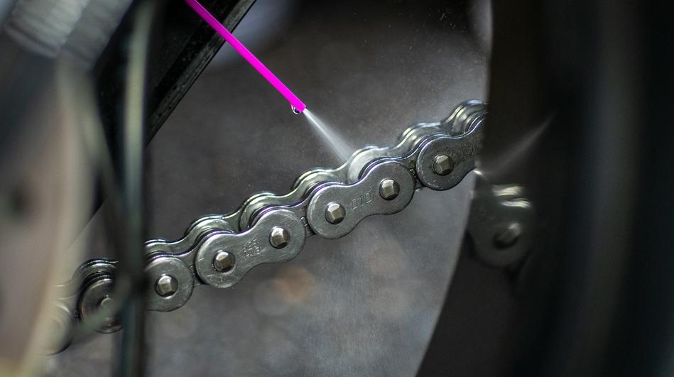 02-Dry-Chain-Lube-PDP-Highlight_950x_crop_center