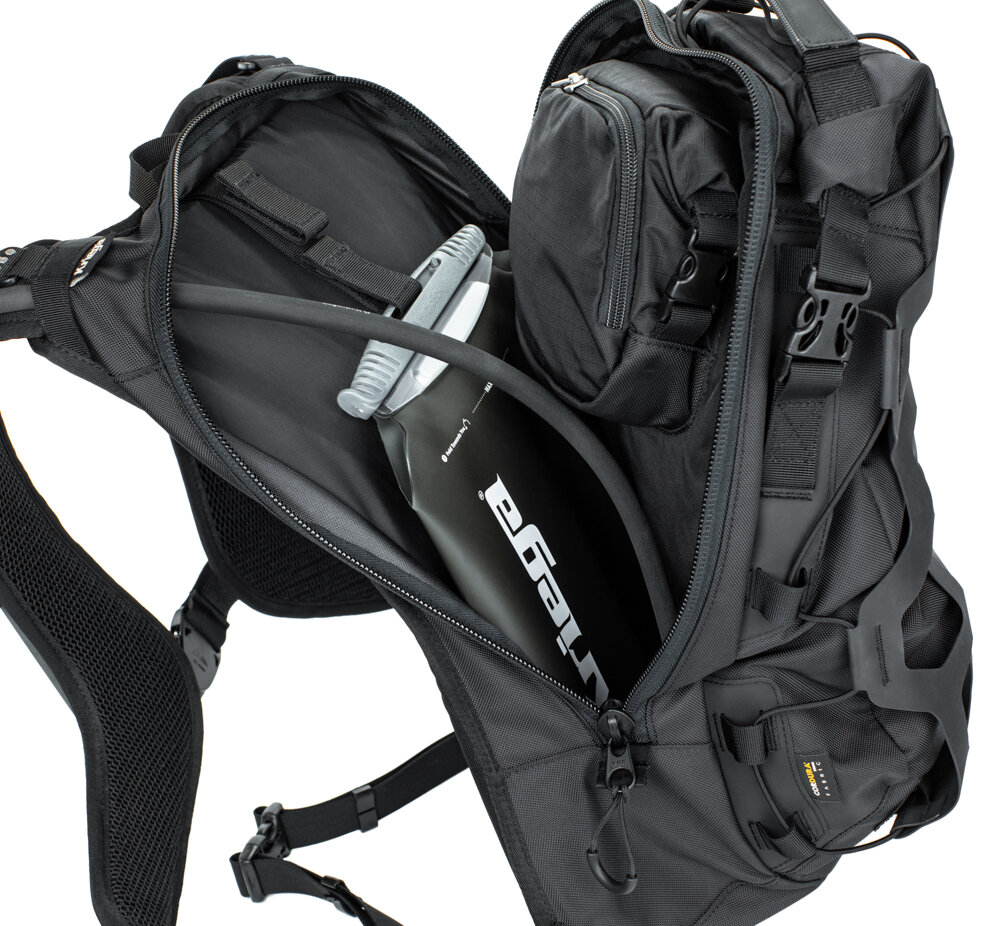 kriega-trail18-hydration-compatible