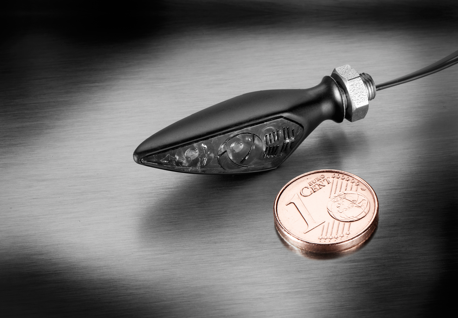 Rhombus-S_web_2_Dark-Cent