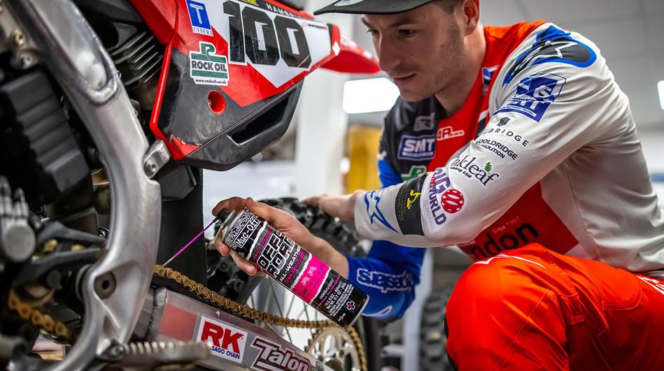 HIGHLIGHT_1_-Off-Road-All-Weather-Chain-Lube_950x_crop_center