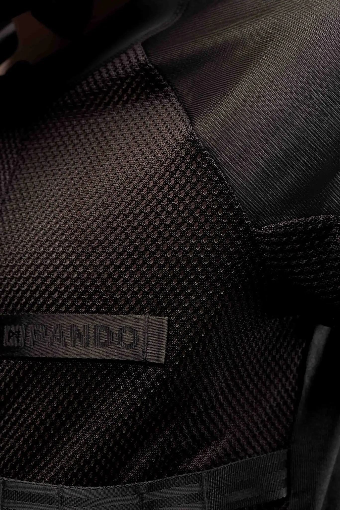 COMMANDO-UH-BLACK-Technical_features-photo-3-scaled