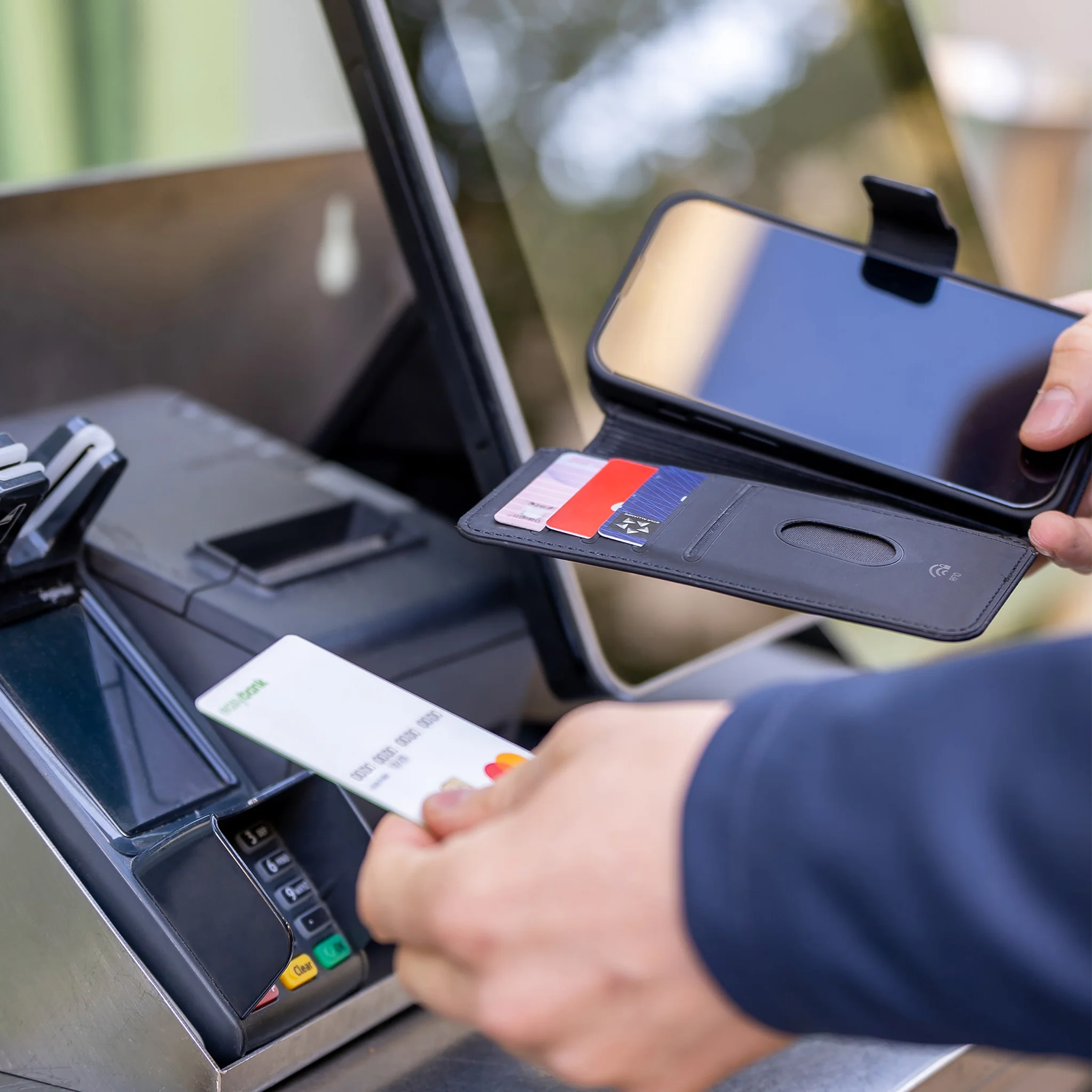 MagneticFlipCover_img3